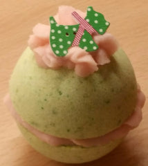 Piped cocoa butter bath bombs