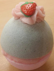Piped cocoa butter bath bombs